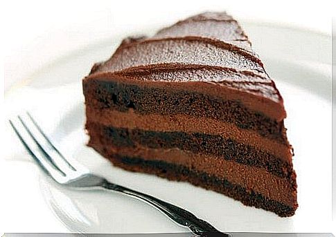 Chocolate cake is among the three delicious cake recipes for children