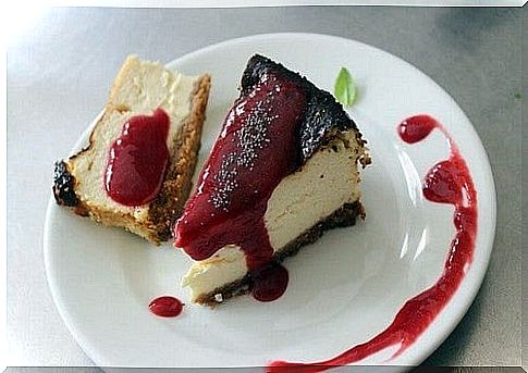 Cheesecake with strawberries