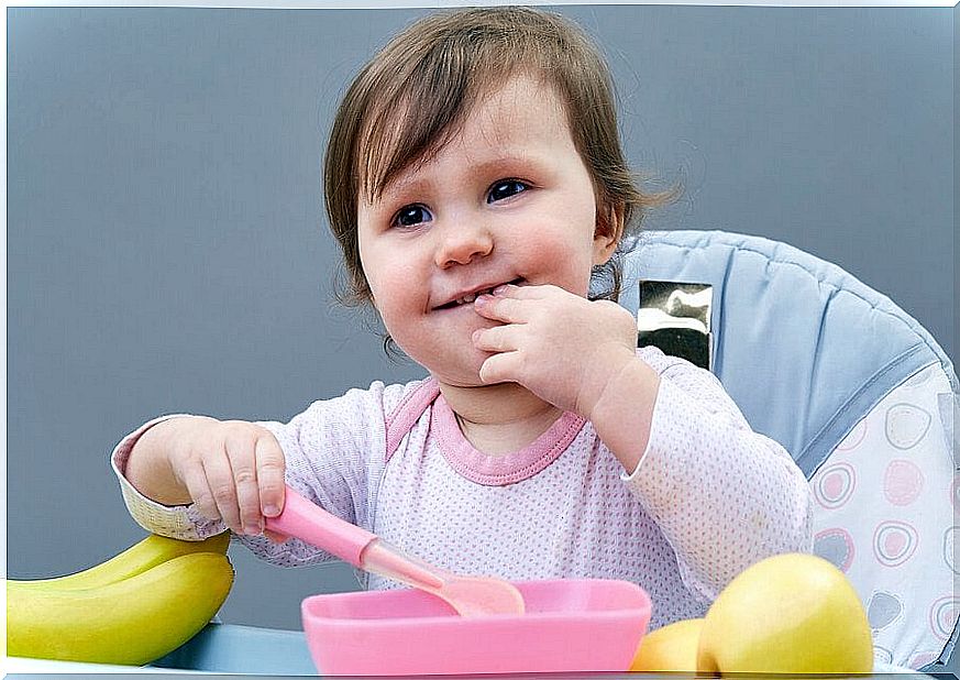 5 tips to teach kids to eat by themselves