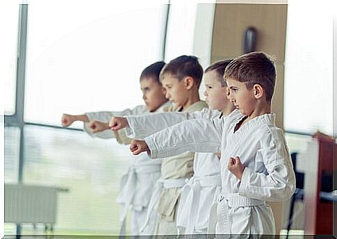 children practicing taekwondo