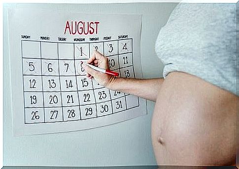 Pregnant woman counts down to childbirth