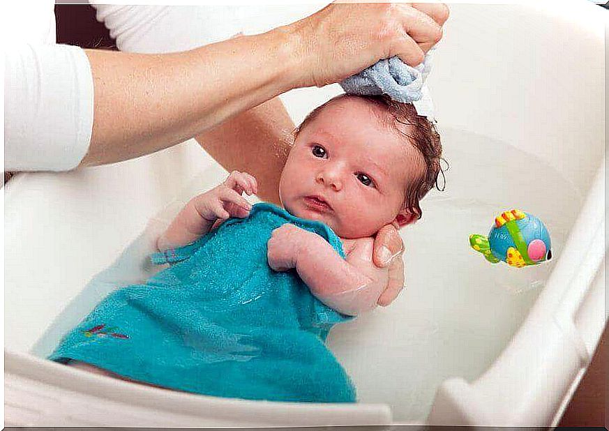 Choosing the right changing table for your baby: Baby in bathtub.