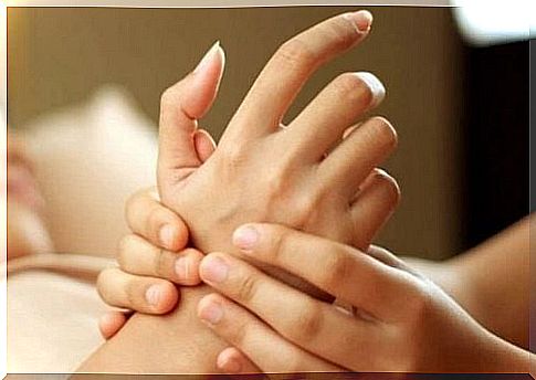 Hand massage against stress