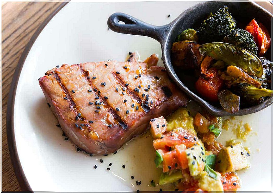 Grilled salmon with vegetables