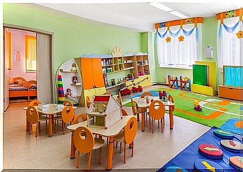 Organize a classroom using the Montessori method