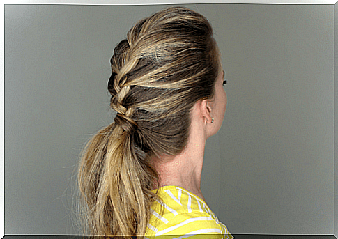 Simple Hairstyles For Busy Moms With Very Little Time