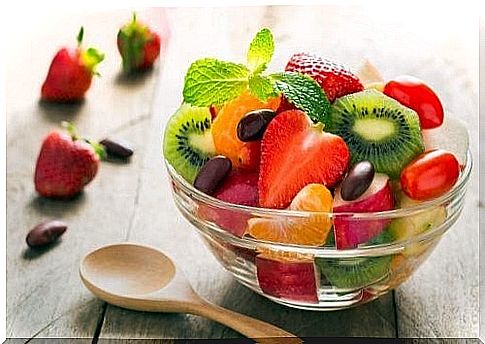 A bowl of different fruits 