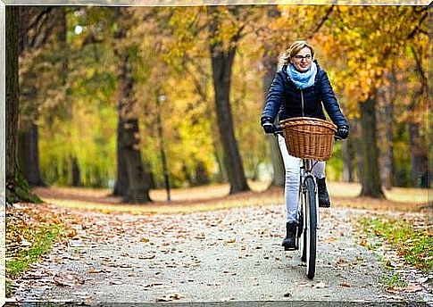 woman rides a bike in the park