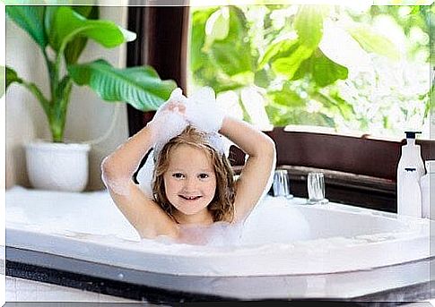 When can children start bathing alone?